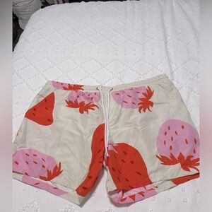No Boundaries Strawberry Print Shorts Pattern Size 2 XL (44-46)